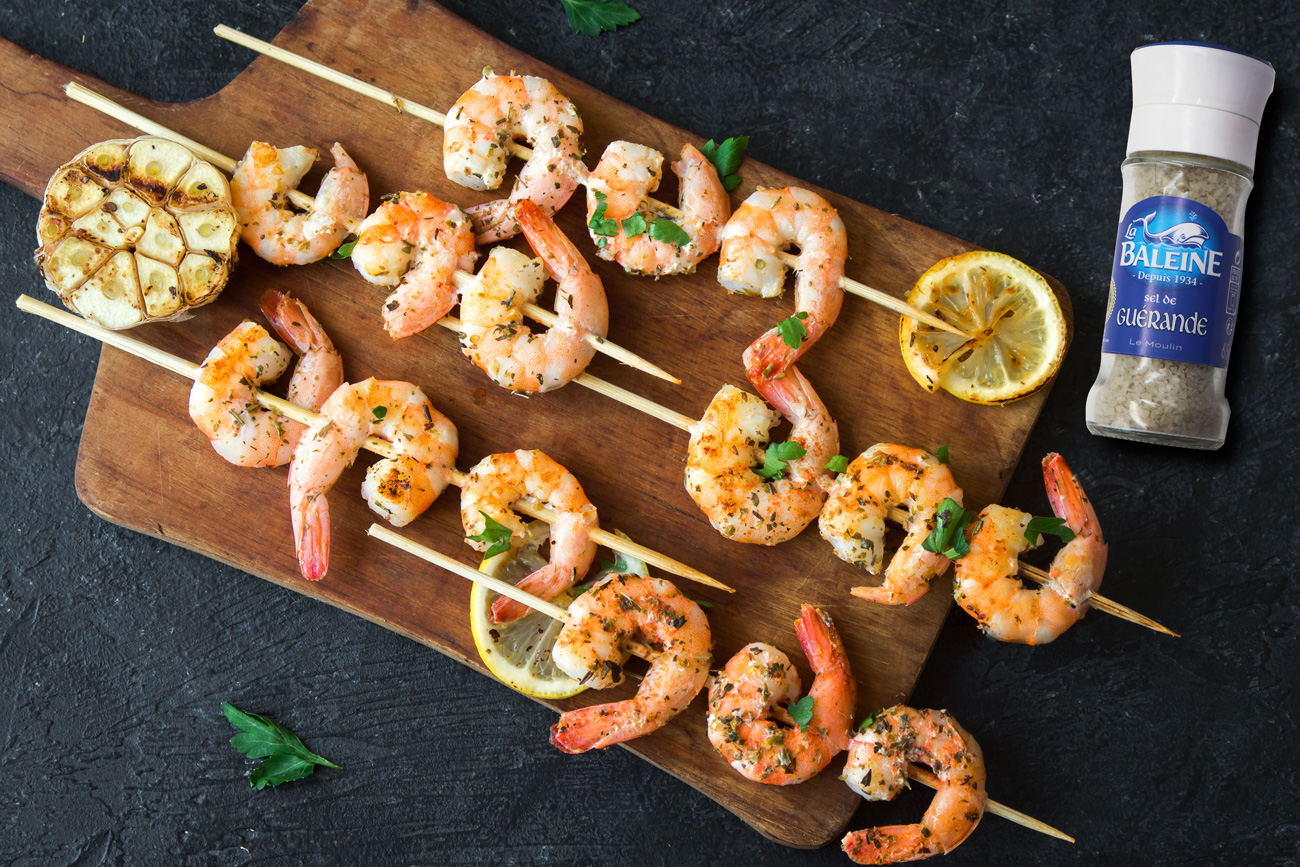 recette de Brochettes de gambas au citron et à l’ail par La Baleine 